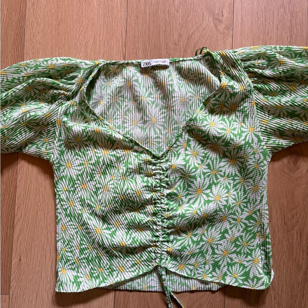 ZARA Green Daisy Ruched V-Neck Crop Top